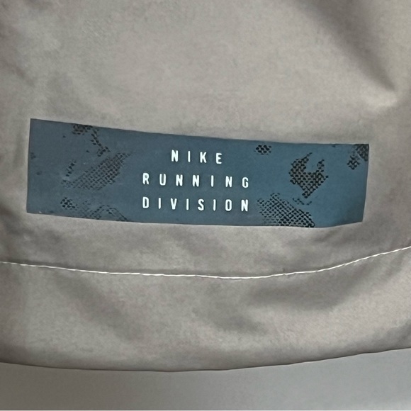 Nike Storm-Fit Running Division Flash Jacket Beige - Picture 6 of 16